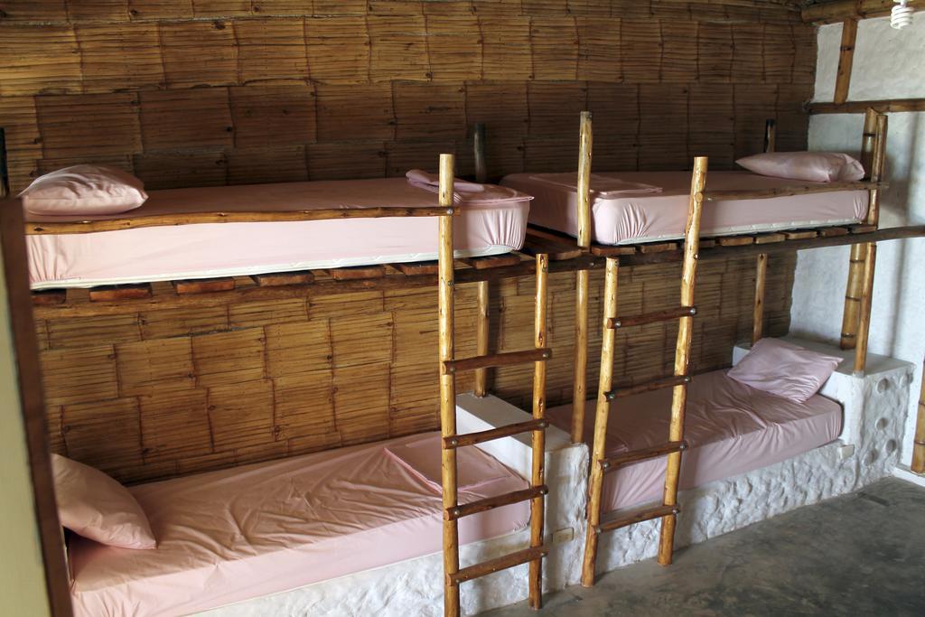 Psygon Surf Camp Hostel Mancora Ruang foto
